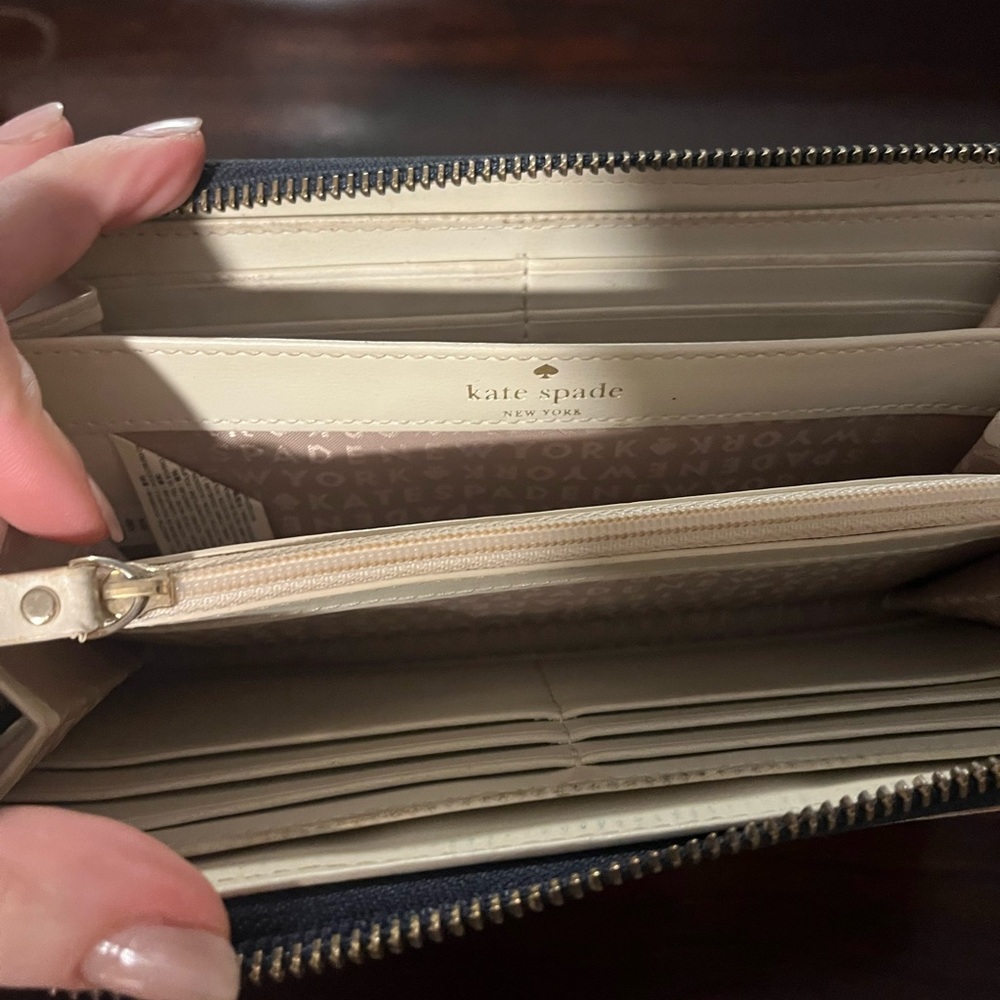 Coach Signature Canvas Wallet - Picture 5 of 5
